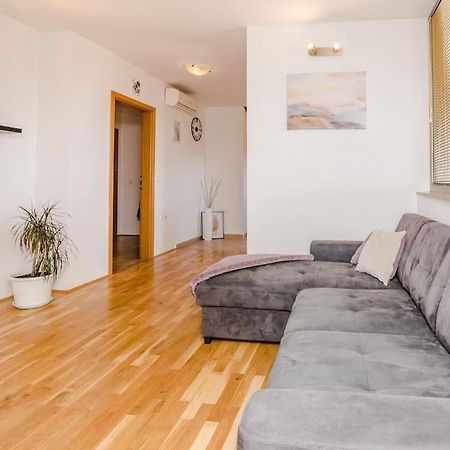 Apartment Roko - Up To 4 People With Free Parking Zadar Exteriör bild