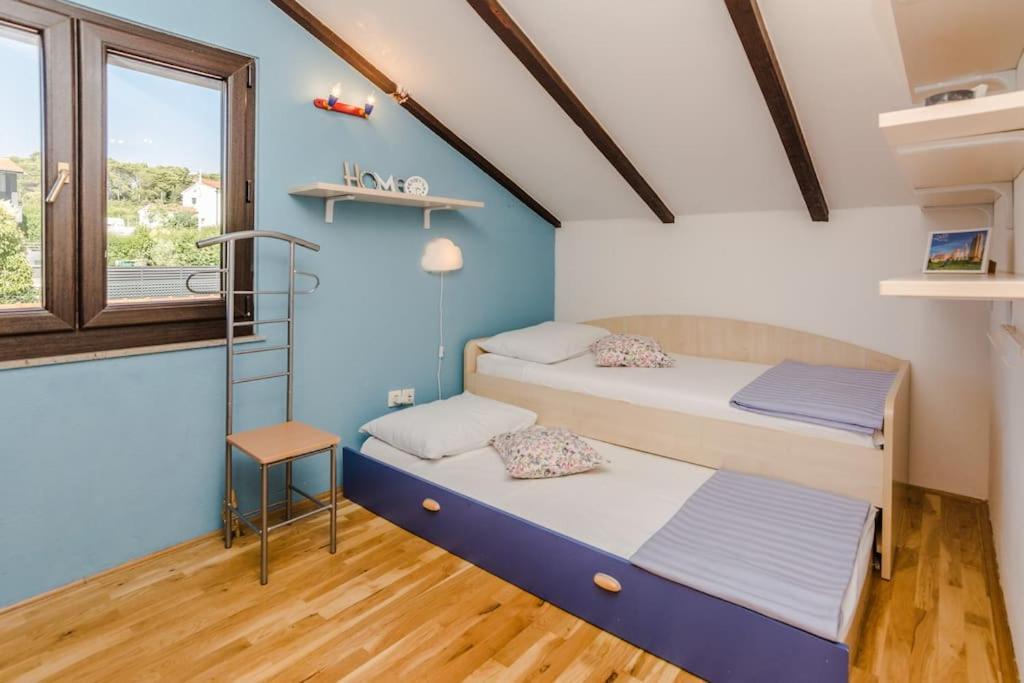 Apartment Roko - Up To 4 People With Free Parking Zadar Exteriör bild