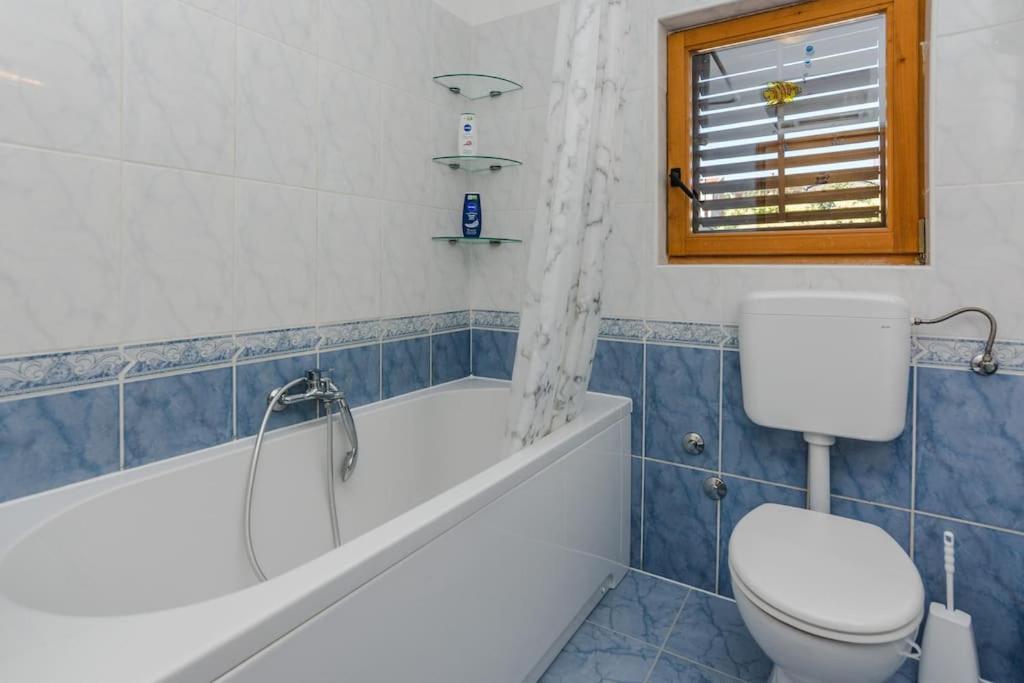 Apartment Roko - Up To 4 People With Free Parking Zadar Exteriör bild