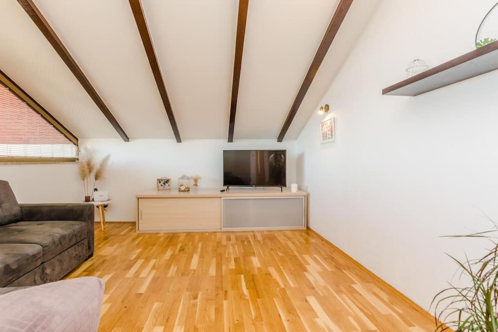 Apartment Roko - Up To 4 People With Free Parking Zadar Exteriör bild
