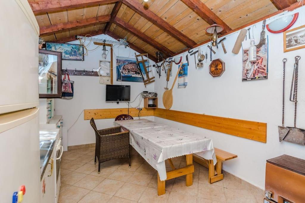 Apartment Roko - Up To 4 People With Free Parking Zadar Exteriör bild