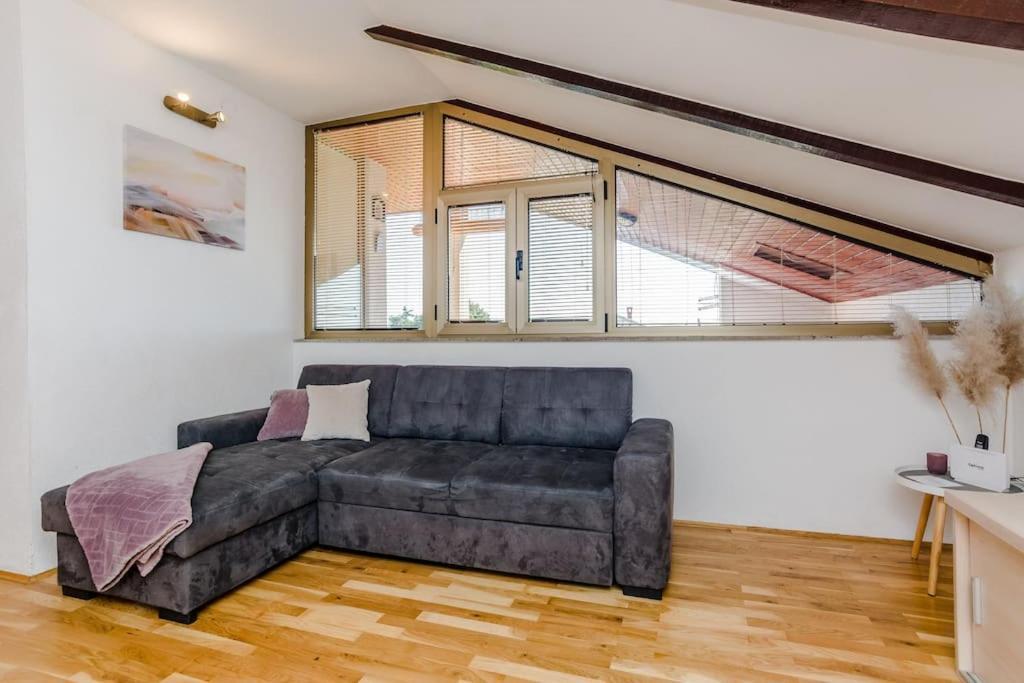 Apartment Roko - Up To 4 People With Free Parking Zadar Exteriör bild