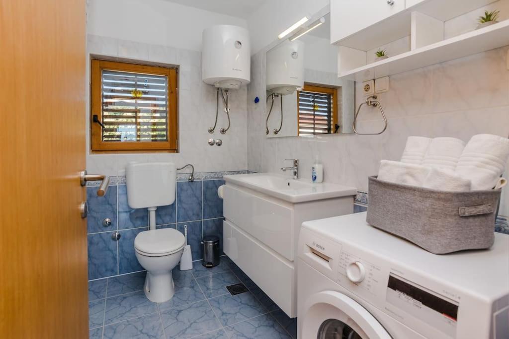 Apartment Roko - Up To 4 People With Free Parking Zadar Exteriör bild