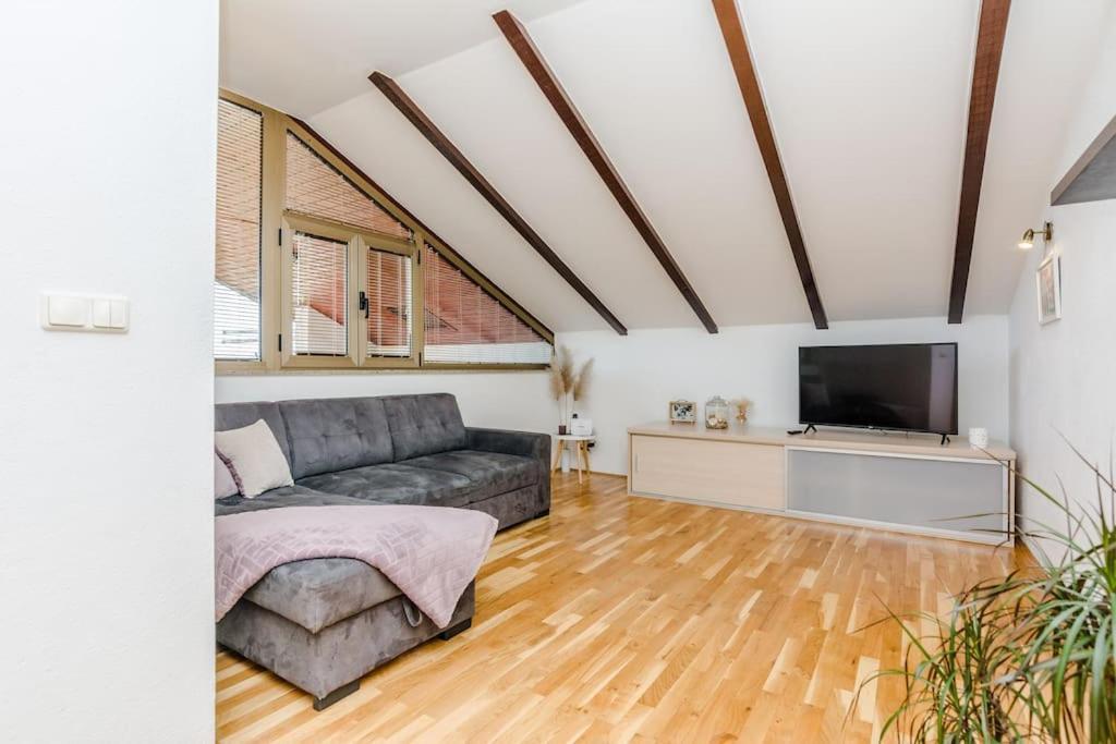 Apartment Roko - Up To 4 People With Free Parking Zadar Exteriör bild
