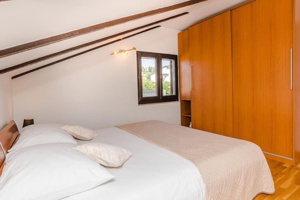 Apartment Roko - Up To 4 People With Free Parking Zadar Exteriör bild