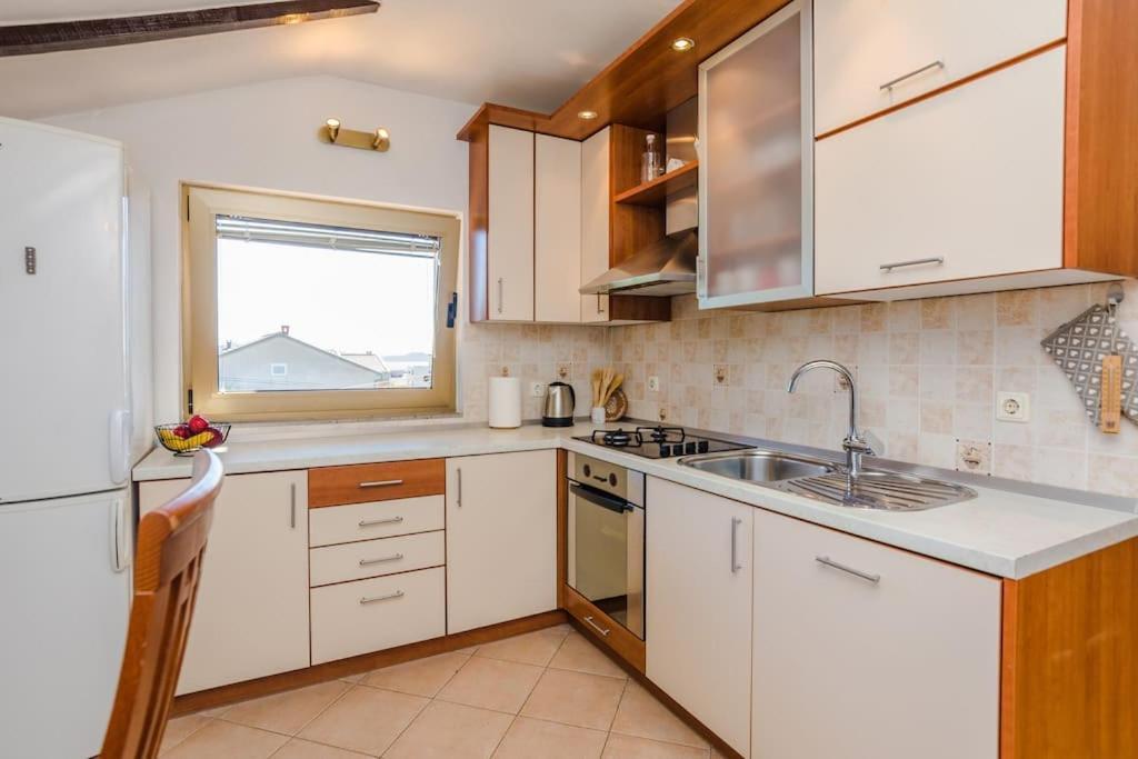 Apartment Roko - Up To 4 People With Free Parking Zadar Exteriör bild